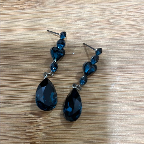 Elegant Blue Crystal Drop Earrings - Picture 1 of 2